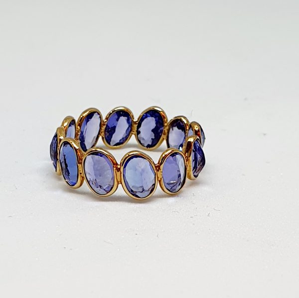 Cushion cut Tanzanite Ring In 18Kt Yellow Gold (1.300 Grams)