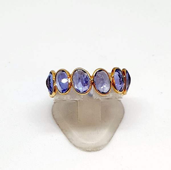 Cushion cut Tanzanite Ring In 18Kt Yellow Gold (1.300 Grams)