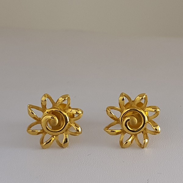 Gold Earrings (2.750 Grams) in 22Kt Plain Yellow Gold