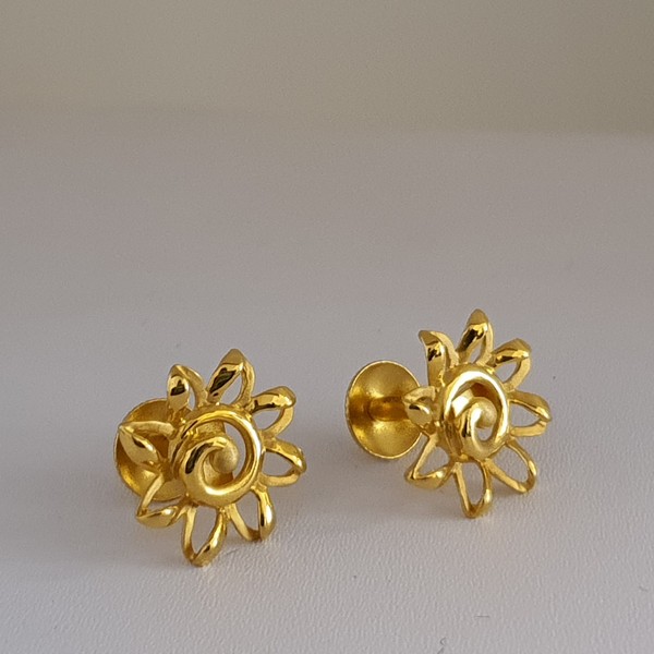 Gold Earrings (2.750 Grams) in 22Kt Plain Yellow Gold