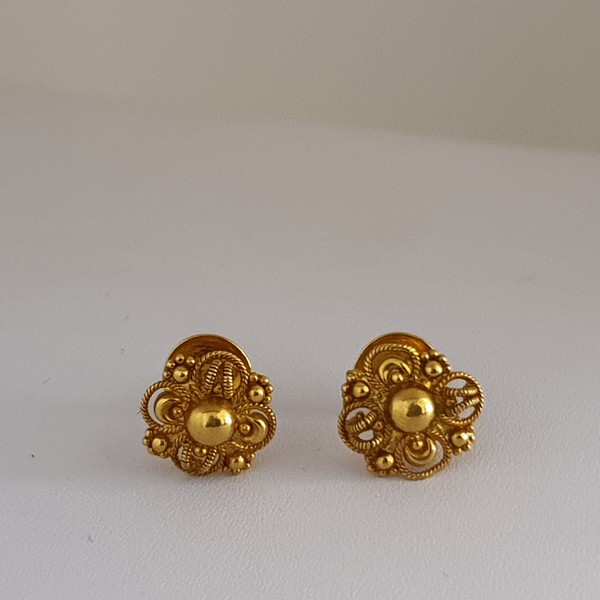 22 Kt Plain Yellow  Gold Stud  Earrings (2.080 Grams)