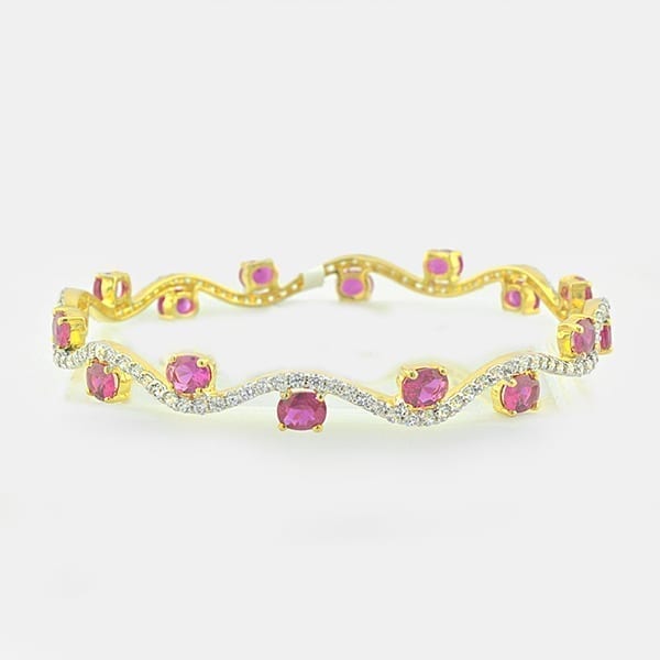 Diamond Bangles(1.96 Ct) with ruby, 18Kt Gold (17.610 grams)