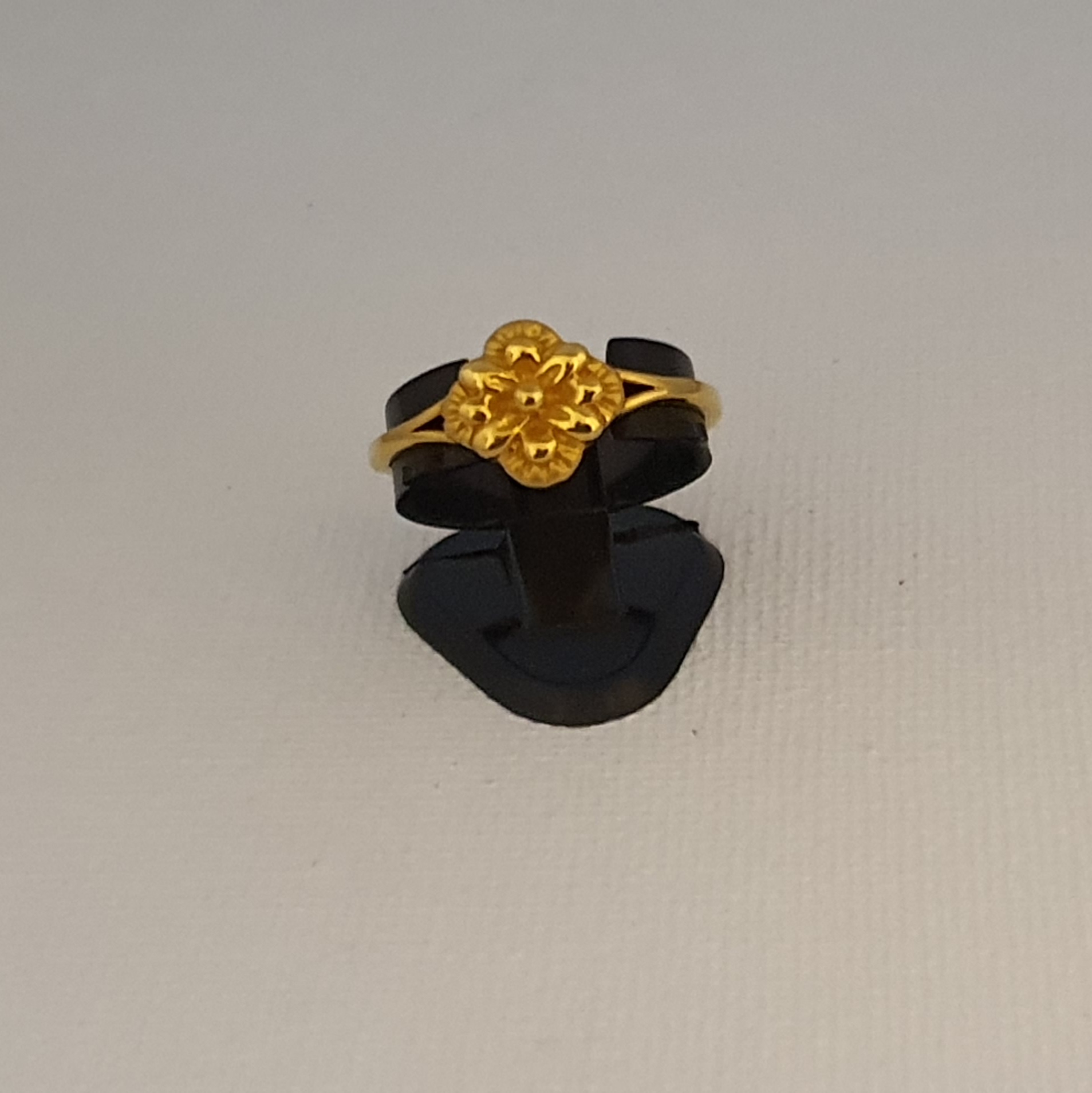 Plain Gold Finger Ring-gemektower.com.vn