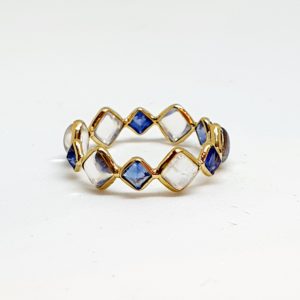 Square Sapphire Ring With Moonstone In 18Kt Yellow Gold (1.150 Grams)