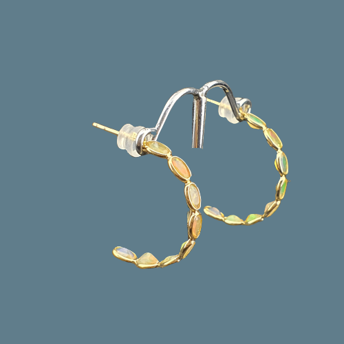 Opal Gemstone Earrings In 18K Gold (1.320 Grams)|Push Back Screw