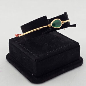 18kt Green onyx clip type rose gold bracelet weight 6.610 gm