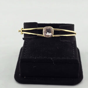 18 kt Rose quartz bracelet in Rose gold weight 10.950 gm